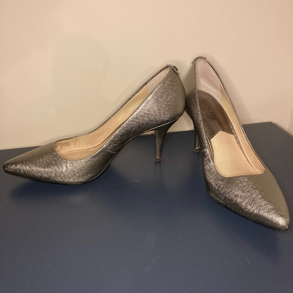 Michael Kors Silver Pumps